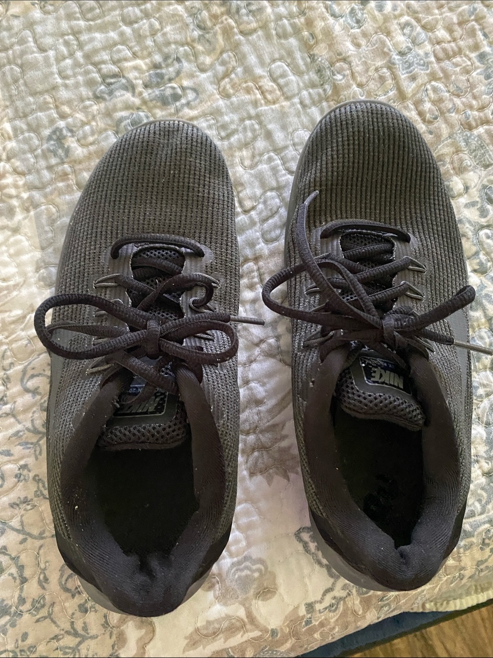 Nike women’s Black Mesh Casual Sneakers
